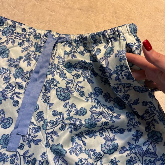 NEW Appleseed's Pajama Set Large Blue & White Floral Satin Relaxed Fit Cottage - Picture 9 of 16